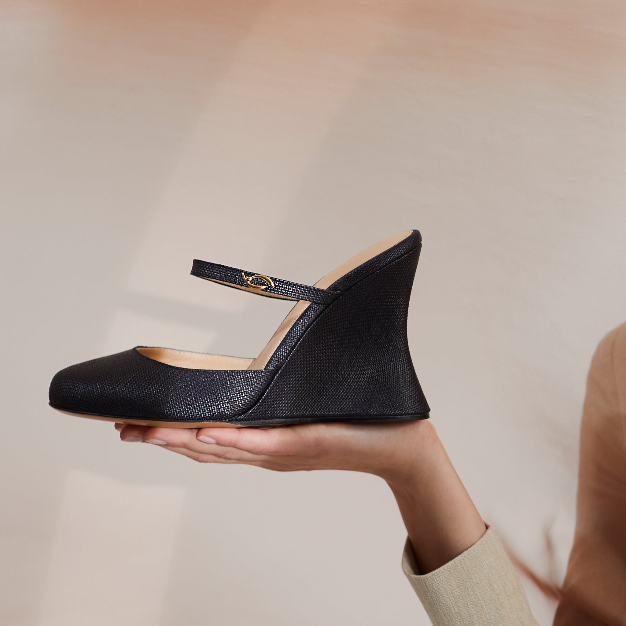La Nonchalante Black Raffia