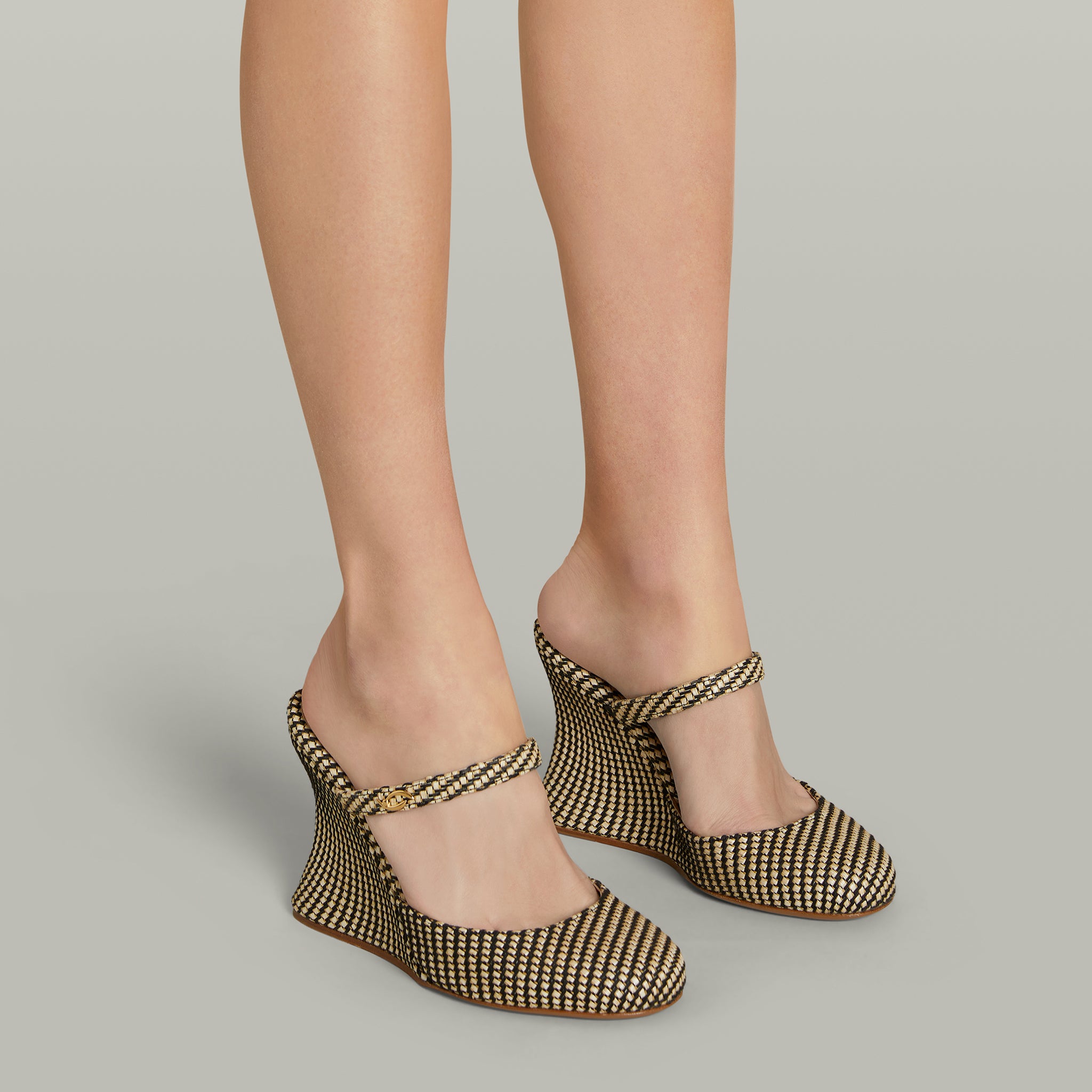 La Nonchalante Nude&Black Raffia