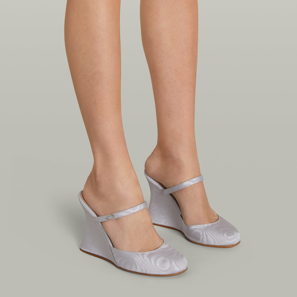 La Nonchalante Silver Moiré — Evening Resort Wedge